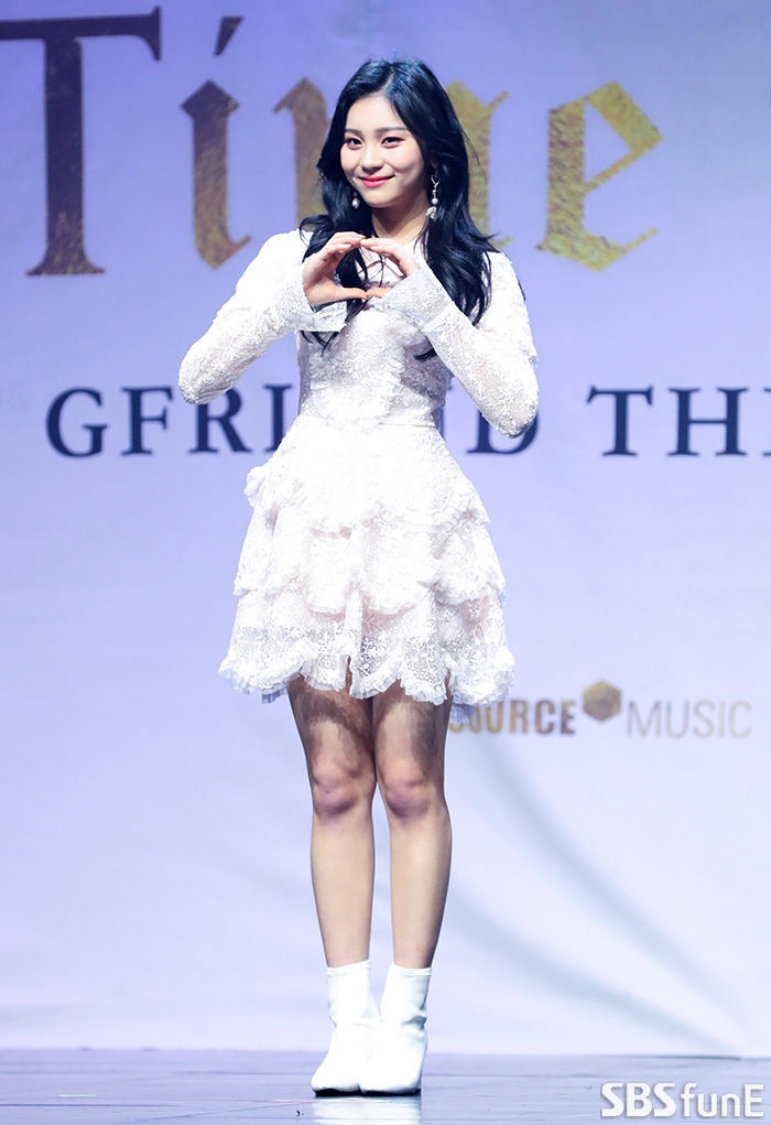 Umji of Group GFriend has a photo time at the second Music album Time for us (Time for Earth) media showcase held at Yes24 Live Hall in Gwangjin-gu, Seoul on the afternoon of the 14th.