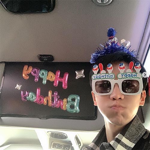 Singer and actor Lee Seung-gi has been celebrated birthday by the Vagabond and All The Butlers teams.Lee Seung-gi wrote on his Instagram on the 13th, True Happy Birth day!!Thank you for joining me # All The Butlers #Vagabond # Space Strong Lee Seung-gistaff and posted several photos.The photos included Suzie of the SBS drama Vagabond team, the production team, and the members of the SBS entertainment program All The Butlers Yang Se-hyung, Lee Sang-yoon and Yuk Sung-jae.Lee Seung-gi was warmly celebrated, surrounded by colleagues with cakes.Also, I also released a birthday letter and a birthday letter Lets be happy in 2019  and Everyone who congratulated me on my birthday and my fans Iren!She showed off her charm with sunglasses with the phrase Happy Birth Day.Meanwhile, Lee Seung-gi won the Grand Prize for All The Butlers at 2018 SBS Entertainment Grand Prize held last year.Photo Lee Seung-gi Instagram