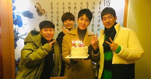 On the 13th, Lee Seung-gi wrote on his SNS, Thank you for coming together with me, Happy Birthday! All The Butlers. Vagabond.The strongest Lee Seung-gi staff in the universe, he wrote, three photos.Lee Seung-gi, who enjoys a birthday party with Suzie and Yoo In-sik PD, who are breathing together in SBS new drama Vagabond in the public photo, is included.Another photo shows SBS All The Butlers, which is appearing, laughing with a double-sided, upbringing material, Lee Sang-yoon and cake.Lee Seung-gi will return to acting through the new drama Vagabond in May.