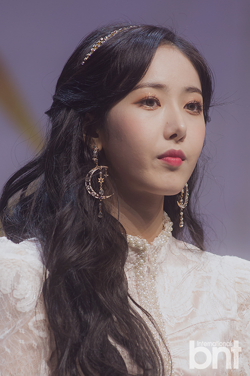 The showcase commemorating the release of the group GFriends second music album Time for us was held at the Gwangjang Dong Yes24 Live Hall in Gwangjin-gu, Seoul on the afternoon of the 14th.GFriend SinB is making a variety of facial expressions.GFriend SinB should say chicGFriend SinB should say its on the brink of burstingGFriend Time for us contains 13 songs including the title song Ya.news report