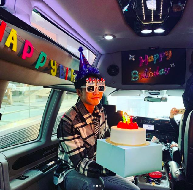 <p> Singer cum actor Lee Seung-gi with his birthday celebration for these high finishing of his.</p><p>Lee Seung-gi for the past 13 days - a true Happy birth day!! With thanks..... #All The Butlers#Vagabond#ultimate cosmic Lee Seung-gi staffpost with pictures.</p><p>The revealed picture, Lee Seung-gi is starring the All The Butlers members and holding a cake with a bright smile. Another photo from Lee Seung-gi is currently shooting the drama Vagabondof the heroine online, Bae Suzy, number recognition with PD affectionately posing.</p><p>In addition to this, Lee Seung-gi is working for yourself by giving staff together with the authentication shot to the left. Or celebrate a birthday by your fans Love, 2019 Happiness; and a heart of gratitude. And the color of the hat on the glasses until the bitter Lee Seung-gis playful. [Photo] Lee Seung-gi Instagram</p><p> Lee Seung-gi Instagram</p>