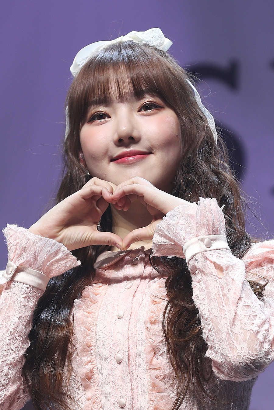 The showcase for the release of the second regular album Time for us was held at Yes 24 Live Hall in Gwangjang-dong, Seoul, on the afternoon of the 14th.GFriend Yerin poses.