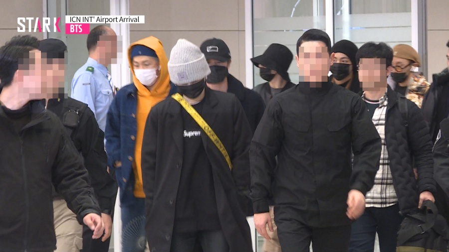 BTS, RM, Suga, Jin, Jay Hop, Ji Min, Bu, and Jung Guk returned home through Incheon International Airport after a Japanese Concert on the afternoon of the 14th.BTS will hold a tour Concert of LOVE YOURSELF (Love Yourself) at the Nagoya Dome in Japan on the 12th and 13th, the National Stadium in Singapore on the 19th, the Fukuokadom on the 16th and 17th of February, the Asia World Expo Arena in Hong Kong on the 30th and 21st, 23rd and 24th, and the National Stadium in Rajamangala, Bangkok on the 6th and 7th of April.In addition, BTS has been running back on the US Billboard main album chart again and has been on the topic for 19 weeks.According to the latest chart released by Billboard on the 8th (local time), BTS repackaged album LOVE YOURSELF Answer ranked 59th on the Billboard 200.This is the 18th place rise from 77th last week, and it ranks first in the first week of entry last September and ranks the largest in the charts for 19 consecutive weeks.LOVE YOURSELF Answer ranked # 1 in World Album, # 2 in Independant Album, # 33 in Top Album Sales and # 56 in Billboard Canadian Album.LOVE YOURSELF Her and LOVE YOURSELF Tear ranked 2nd and 3rd in World Album, 3rd and 4th in Independant Album, 41st and 51st in Top Album Sales.Return home to inchon international airport