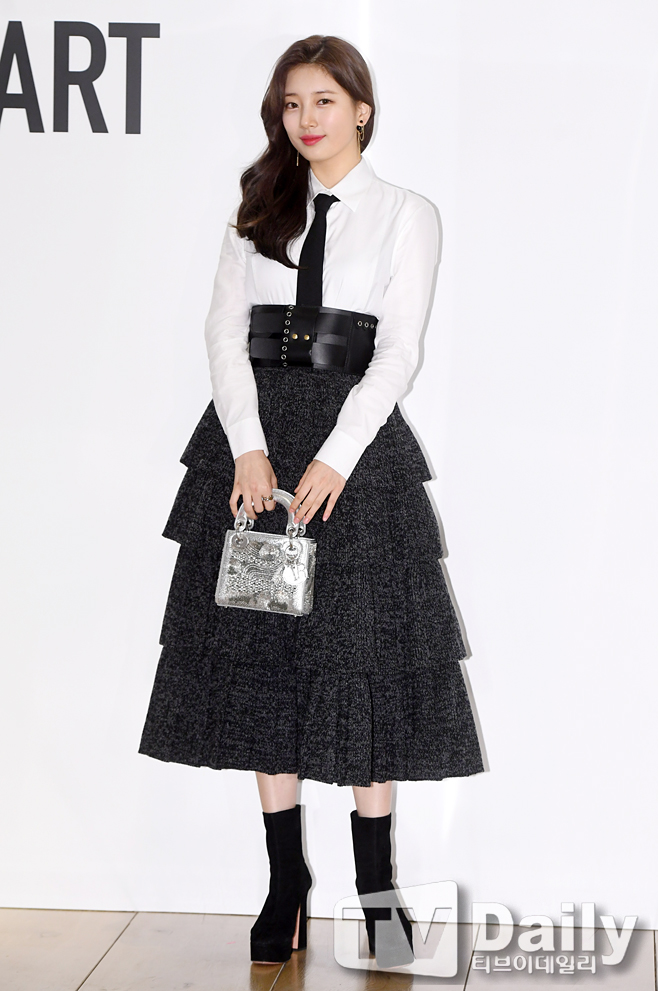 <p> Actress Bae Suzy the 14 afternoon Seoul Gangnam-Apgujeong Cheongdam House of Dior stores open in photo Chugai Travel to attend.</p><p>Dior photo Chugai Travel</p>