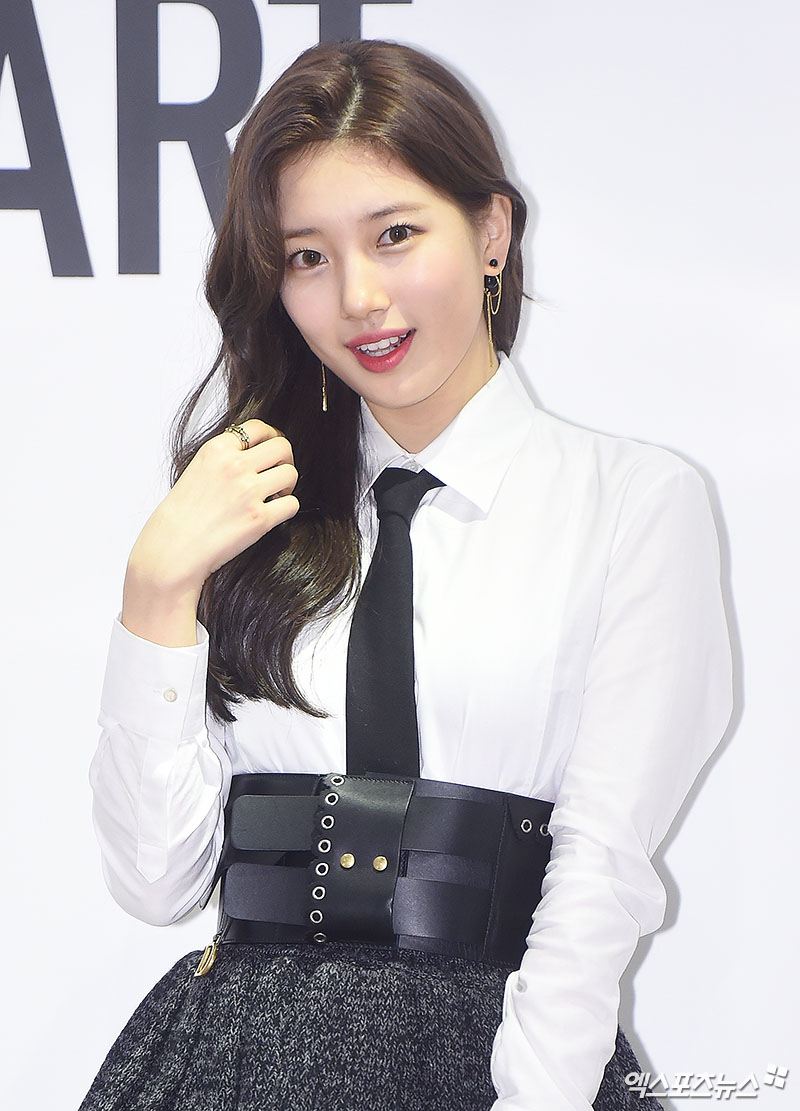 Singer and actor Bae Suzy, who attended the event to celebrate the exhibition of a luxury brand in Cheongdam-dong, Seoul on the afternoon of the 14th, poses.