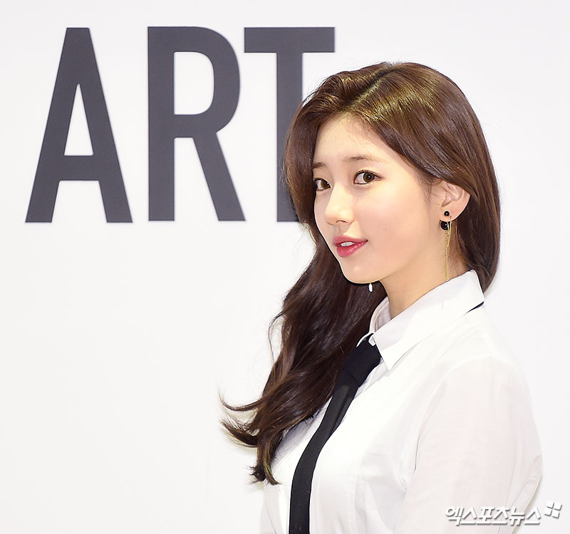 Singer and actor Bae Suzy, who attended the event to celebrate the exhibition of a luxury brand in Cheongdam-dong, Seoul on the afternoon of the 14th, poses.