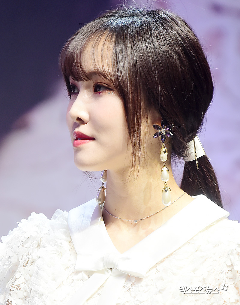 GFriend Yuza, who attended the media showcase of the group GFriends second full-length album Time for Us held at the Gwangjang Dong Yes 24 Live Hall in Gwangjin-gu, Seoul on the afternoon of the 14th, is listening to the questions of the reporters.