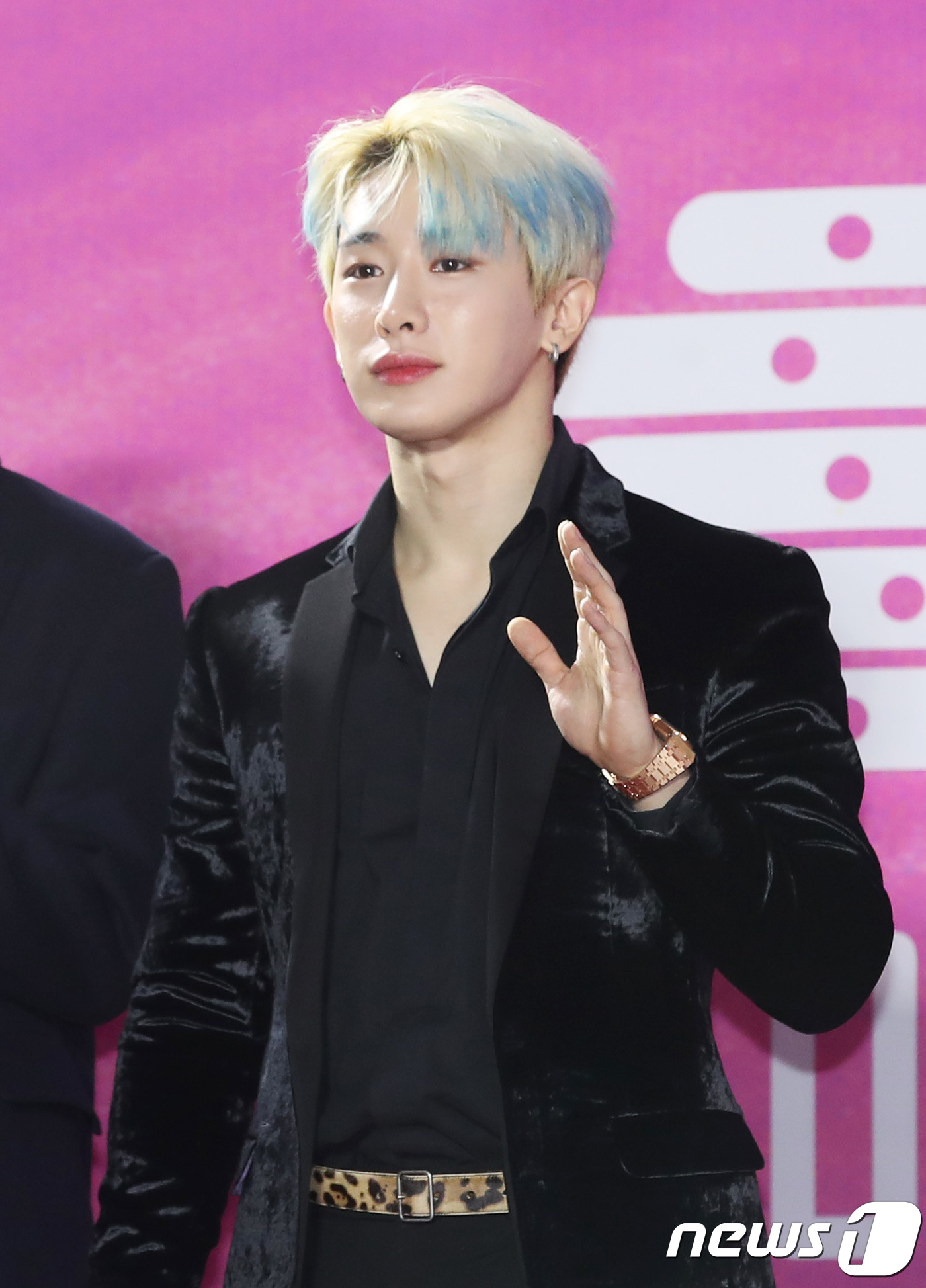 Seoul=) = Monsta X Wonho poses at the 28th High1 Seoul Song Awards red carpet event held at Gocheok Sky Dome in Guro-gu, Seoul on the 15th.2019.1.15