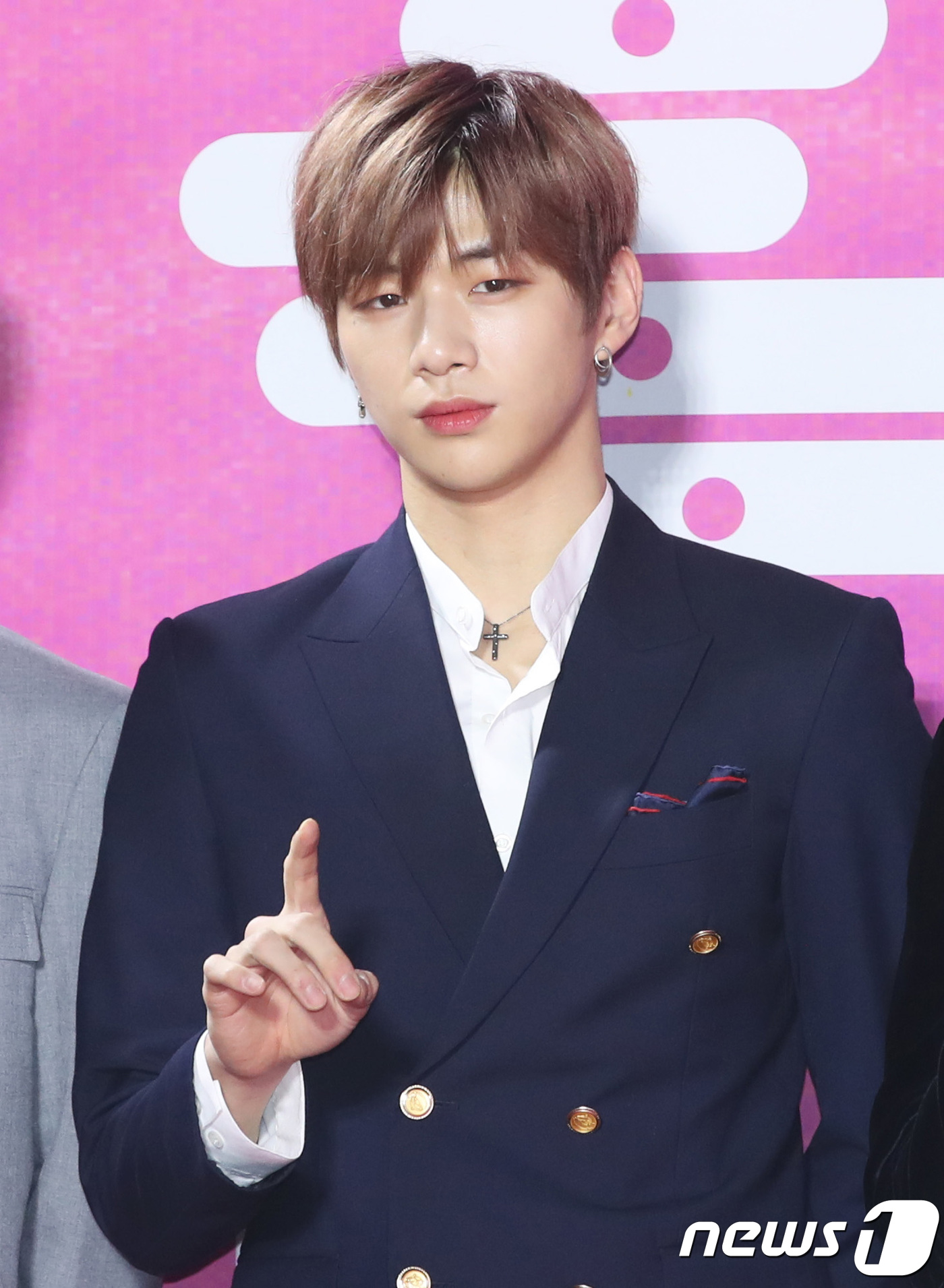 Seoul=) = Wanna One Kang Daniel poses at the 28th High1 Seoul Song Awards red carpet event held at Gocheok Sky Dome in Guro-gu, Seoul on the 15th.2019.1.15