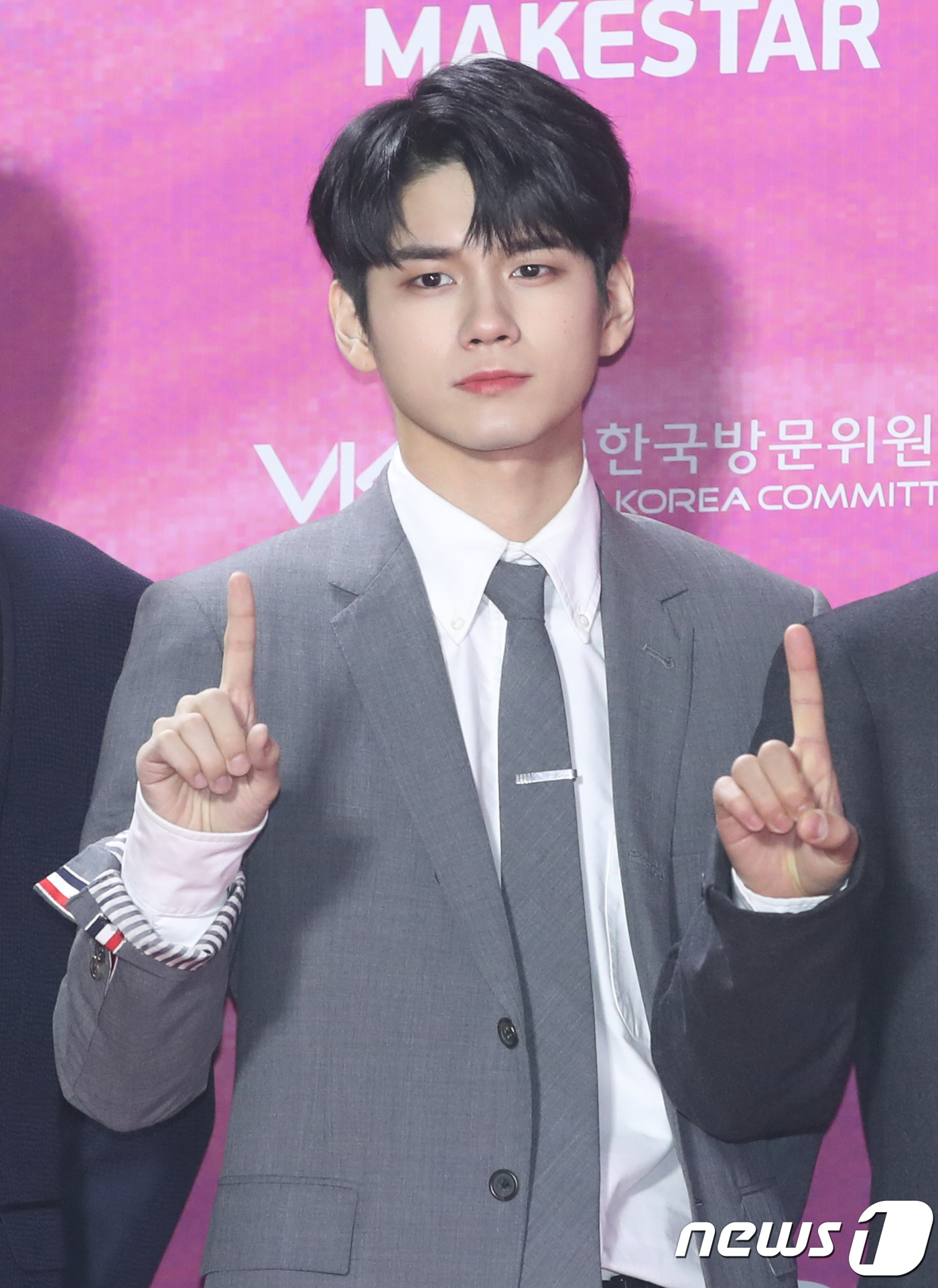 Seoul=) = Wanna One Ong Seong-wu poses at the 28th High1 Seoul Song Awards red carpet event held at Gocheok Sky Dome in Guro-gu, Seoul on the 15th.2019.1.15