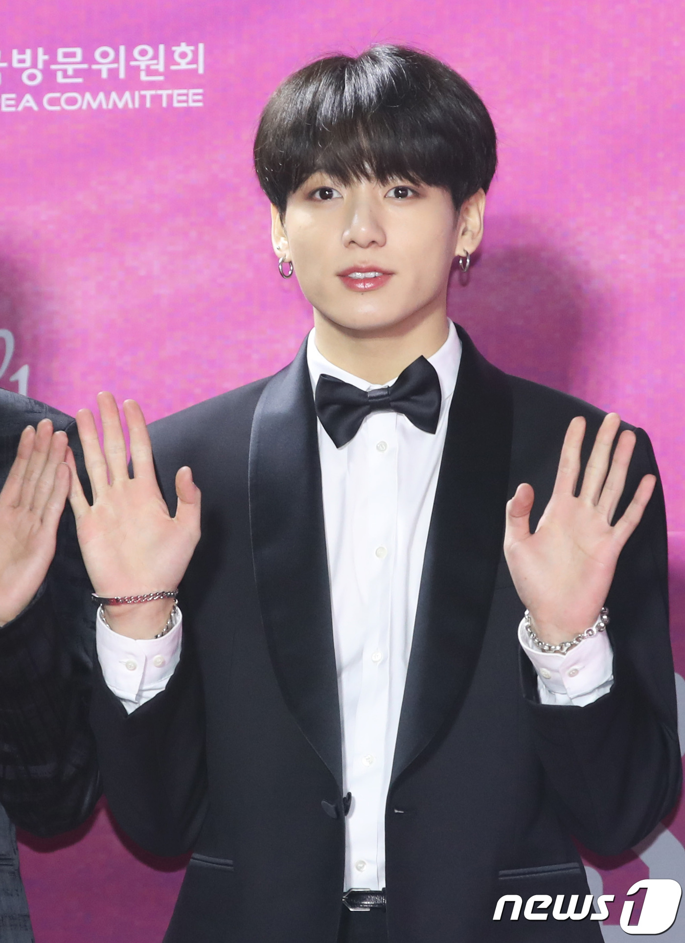 Seoul: = BTS (BTS) Jung Kuk poses at the 28th High1 Seoul Song Awards red carpet event held at Gocheok Sky Dome in Guro-gu, Seoul on the 15th. 2019.1.15
