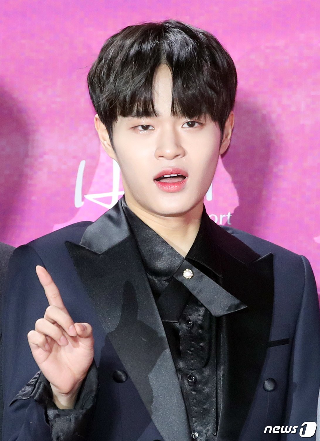 Seoul:): Wanna One Lee Dae-hwi poses at the 28th High1 Seoul Song Awards red carpet event held at Gocheok Sky Dome in Guro-gu, Seoul on the 15th. 2019.1.15