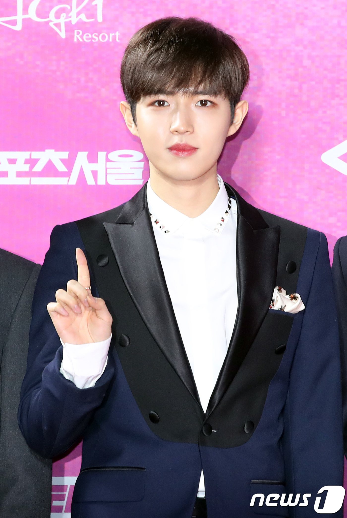 Seoul:): Wanna One Kim Jae-hwan poses at the 28th High1 Seoul Song Awards red carpet event held at Gocheok Sky Dome in Guro-gu, Seoul on the 15th. 2019.1.15