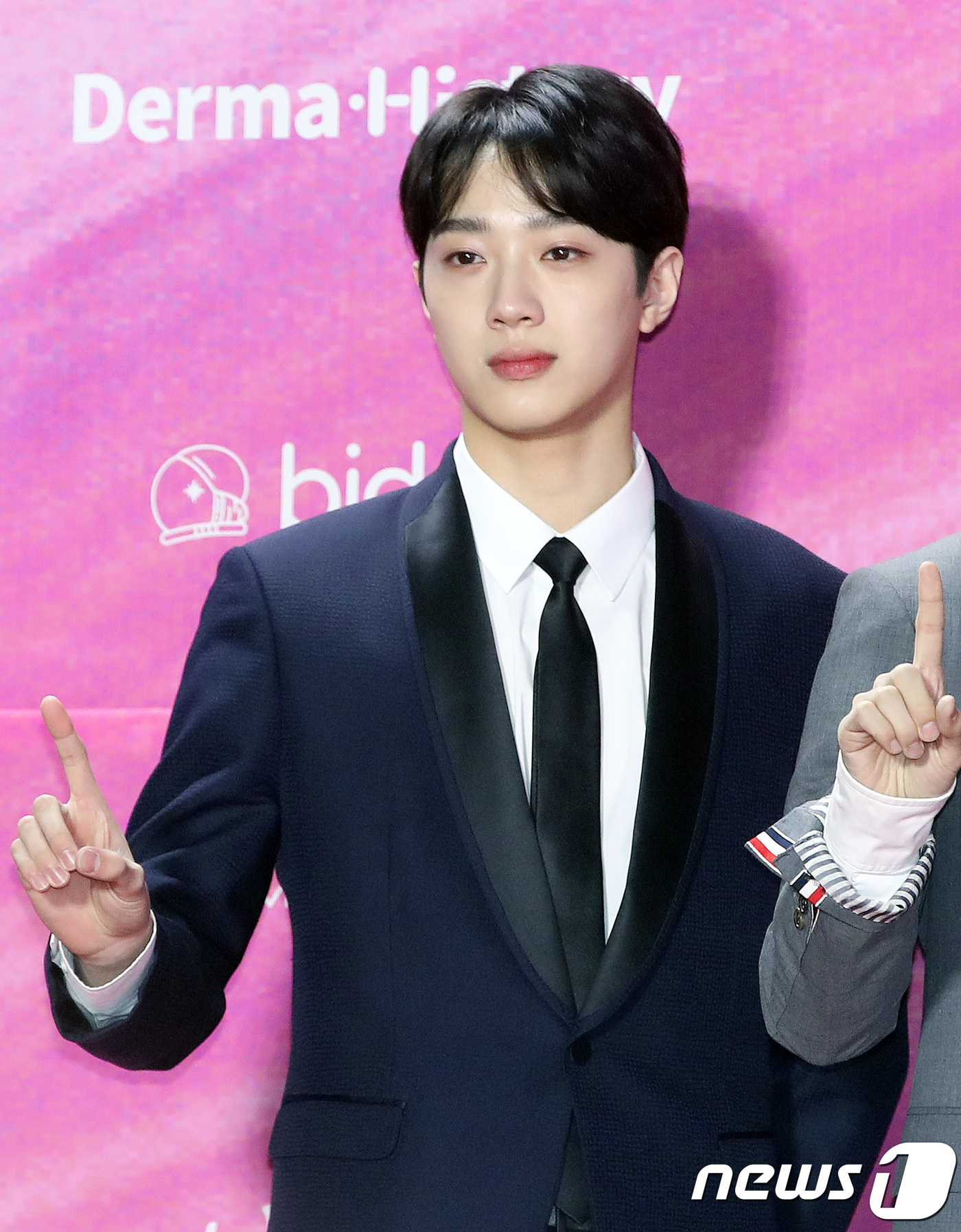 Seoul=) = Wanna One Lai Kuan-lin poses at the 28th High1 Seoul Song Awards red carpet event held at Gocheok Sky Dome in Guro-gu, Seoul on the 15th.2019.1.15