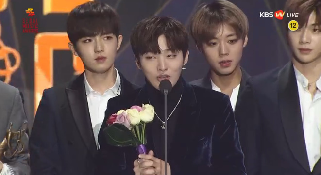 Wanna One held the main prize trophy at the 28th High1 Seoul Song Awards (Seogadae) held at Gocheok Sky Dome in Guro-gu, Seoul on the afternoon of the 15th.Its an honor to be awarded the prize, thanks to the fans who have made it possible to win the big prize, Wanna One said.Wanna One added, The end and start stations are the same: fans who will be together at our beginning, I really appreciate and love you.