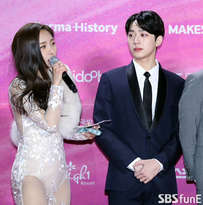 Lai Kuan-lin of Wanna One is looking at the society as a first at the photo wall event of 28th High1 Seoul Song Grand Prize held at Gocheok Sky Dome in Guro-gu, Seoul on the afternoon of the 15th.