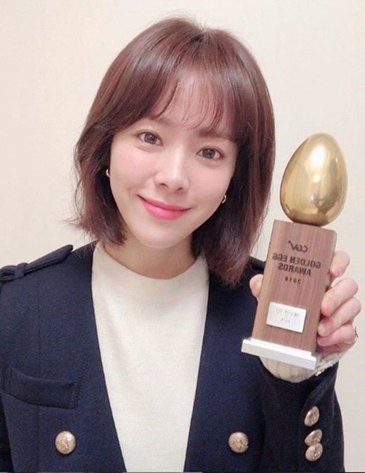 Actor Han Ji-min wins trophy for film Miss BackHan Ji-min said on his 15th day instagram, You can meet Miss Back again today at cgv!Miss Back Thank you again to all Actors. #cgv #GoldenEgg Awards #Thank you. In the open photo, Han Ji-min is holding a Golden Egg trophy and leaving a certification shot with a bright smile.Han Ji-min has won the best actress award of various awards ceremony last year with the movie Miss Back.Han Ji-min is about to appear in JTBCs new monthly drama Snowy.Snowy draws the time departure romance of two men and women who live in the same time but live in different times, a man who throws out a brilliant moment and lives a helpless life than anyone else who has not been able to write all the given time.Broadcast on February 11th.