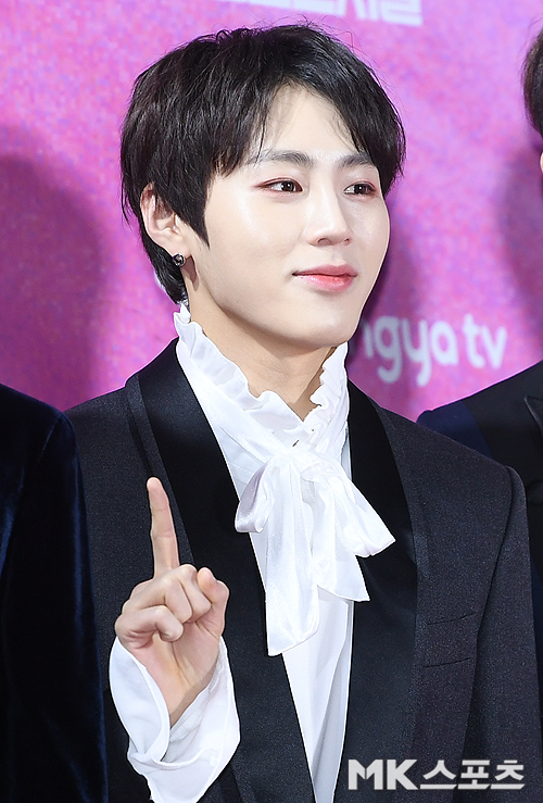 The 28th High1 Seoul Song Red Carpet Event was held at Gocheok Sky Dome in Guro-gu, Seoul on the afternoon of the 15th.Wanna One Ha Sung-woon is attending the Red Carpet for Seoul Song.