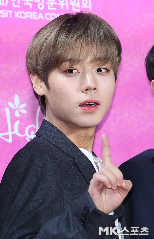 <p> The 28th Seoul Music Awards Red Carpet Chugai Travel the 15 Afternoon Seoul Guro Gocheok Sky Dome in progress.</p><p>Wanna One Park Jihoon this Seoul Music Awards Red Carpet to attend.</p>