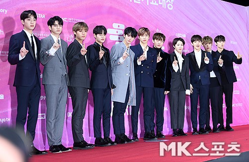 Group Wanna One has expressed a fond heart to fan club Wannable at the 2019 Seoul Song Awards.Wanna One (Kang Daniel, Park Jihoon, Lee Dae-hwi, Kim Jae-hwan, Ong Sung-woo, Park Woo-jin, Rai Kwan-lin, Yoon Ji-sung, Hwang Min-hyun, Bae Jin Young, and Ha Sung-woon) attended the 28th High1 Seoul Song Awards at Gocheok Sky Dome in Guro-gu, Seoul on the afternoon of the 15th.The members who gave the awards on this day expressed their gratitude to the fans and said, I love the fans who will be together at the beginning of our time.Park Jihoon said, I always do my best. The members said, I do not know what to say to thank you.I hope you will expect 11 people who will work hard in the future. In the next order, I wanted to have it. I caught my eyes and ears with a charming and powerful charm through the stage.