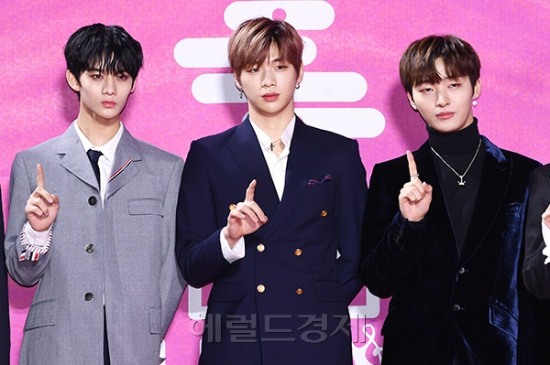 On the afternoon of the 15th, the 28th High1 Seoul Song Awards were held at Gocheok Sky Dome in Guro-gu, Seoul.Group Wanna One attended the 28th High1 Seoul Song Festival Photo Wall event.On the other hand, the 28th High1 Seoul Song Awards include K-POP stars who have brilliantly shined in the music industry last year such as BTS, Wanna One, Twice, IZWON, Icon, Seventeen, Red Velvet, Lim Chang-jung, girlfriend, New East W and Momo Land