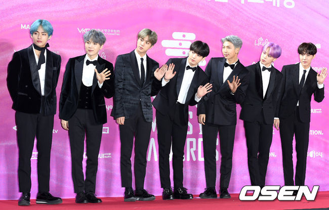 The 28th High1 Seoul Song Awards Red Carpet event was held at Gocheok Sky Dome in Seoul on the afternoon of the 15th.BTS of the group stepped on the Red Carpet