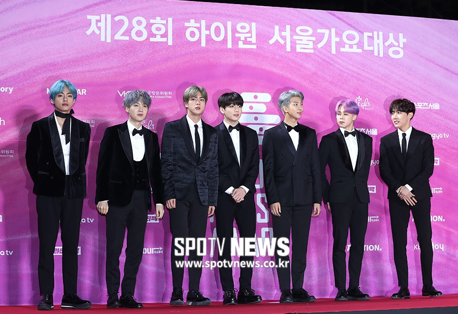 The 28th High1 Seoul Song Red Carpet Event was held at the Gocheok Sky Dome in Guro-gu, Seoul on the afternoon of the 15th. BTS poses.