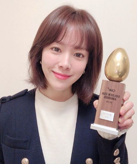 Actor Han Ji-min has won the CGV Golden Egg Awards trophy for the movie Miss Back.Han Ji-min posted a CGV Golden Egg Awards trophy on his Instagram on the 15th and posted a picture with the article Thank you again to all Actors of Miss Back.In the photo, Han Ji-min is holding a trophy and smiling brightly; while Han Ji-min shines, her beauty draws attention.Han Ji-min won the Best Actress Award for Miss Back at the East Asian Film Festival in London, the Korean Film Critics Association Award, the Blue Dragon Film Award, and the Korean Film Production Association Award last year.Han Ji-min enjoyed the joy of lifting the trophy with Miss Back this year after last year.