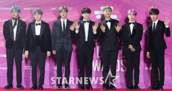 [Grand prize]Group BTS (RM, Suga, Jean, J-Hop, Jimin, V, Jungkuk) won the Grand Prize at the 28th High1 Seoul Song Grand Prize.BTS is three-time king to top album and main awardwas honored with the honor ofThe 28th High1 Seoul Grand Prize was held at Gocheok Sky Dome in Guro-gu, Seoul on the 15th. The awards were made by Shin Dong-yeop, Kim Hee-cheol and Kim So-hyun as MCs.The Grand prize went to BTS on the day; BTS members took the stage and told Fan Ami Thank You, RM said: Thank You to all the Ami people around the world.We are your fans, too. We are each others fans and idols. We will work harder. I love you.We are preparing an album, said member Jay Hop, who said, We are working on the song for the best album in 2019, so I would like to ask for your interest and love.BTS continued to receive the award and the best album award on the day and continued to convey Ami Thank You.The highest sound source went to Icon. Thank you for receiving the highest sound source award; I want to give back the glory to Iconic, Via said.In addition to BTS, the award went to 11 teams including Exo, Twice, New East W, Monster X, Icon, Wanna One, Momo Land, Seventeen, Mamamu, NCT127, and Red Velvet.Straykiz and A I-won won the Rookie of the Year award.The Grand prize in Seoul also had a time to commemorate the late Jeon Tae-kwan, who died of cancer in the spring, summer, and winter.Kim Jong-jin said, I hope he will be comforted by the music he left behind.This year, the Grand Prize Awards of Seoul gathered as much red carpet events as the Awards themselves.Camillas Han Cho-im, who was in charge of the red carpet event on the day, was on stage wearing a see-through dress in the form of an extraordinary swimsuit.