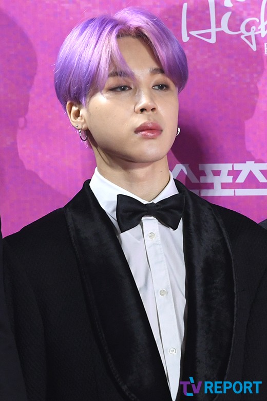 Jimin of the group BTS attended the 28th High1 Seoul Song Award red carpet event held at Gocheok Sky Dome in Gocheok-dong, Guro-gu, Seoul on the afternoon of the 15th.The Seoul Song Awards, which celebrates its 28th anniversary this year, will be held at Gocheok Sky Dome in Seoul on the 15th, and will be broadcast live on KBS Drama, KBS Joy, KBS W, and Breadya TV.