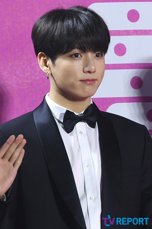 Jungkook of the group BTS attended the 28th High1 Seoul Song Award red carpet event held at Gocheok Sky Dome in Gocheok-dong, Guro-gu, Seoul on the afternoon of the 15th.The Seoul Song Awards, which celebrates its 28th anniversary this year, will be held at Gocheok Sky Dome in Seoul on the 15th, and will be broadcast live on KBS Drama, KBS Joy, KBS W, and Breadya TV.