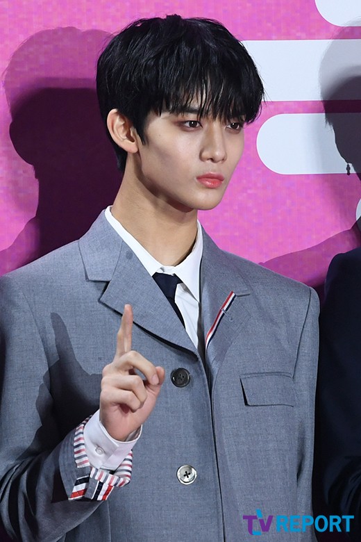 Bae Jin Young of the group Wanna One attended the 28th High1 Seoul Song Award red carpet event held at Gocheok Sky Dome in Gocheok-dong, Guro-gu, Seoul on the afternoon of the 15th.The Seoul Song Awards, which celebrates its 28th anniversary this year, will be held at Gocheok Sky Dome in Seoul on the 15th, and will be broadcast live on KBS Drama, KBS Joy, KBS W, and Bread Night TV.