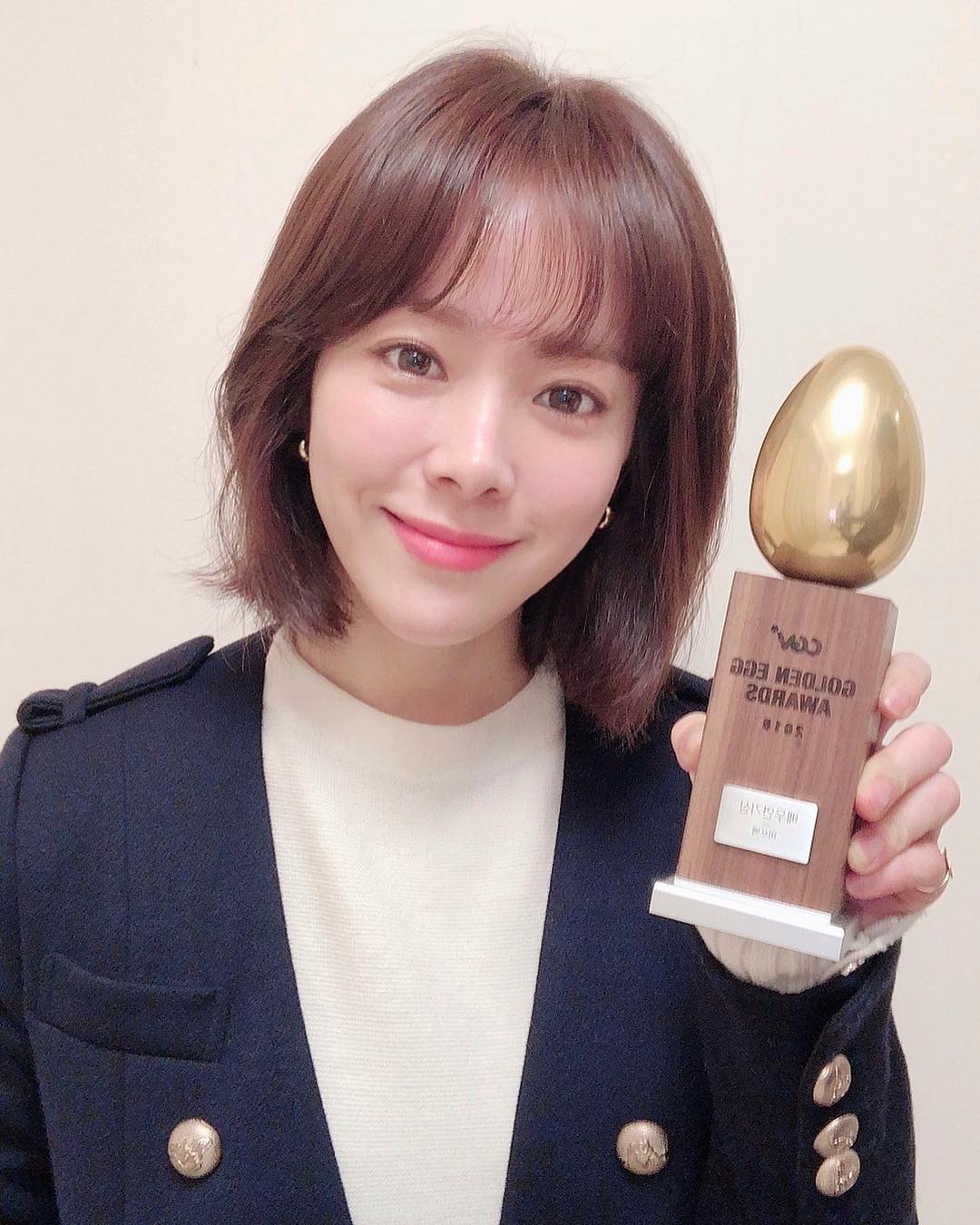 Actor Han Ji-min gave a comment on the CGV Golden Egg Awards.On the 15th, Han Ji-min said to his instagram, You can meet Miss Back again today at CGV!Miss Back I would like to thank all Actors once again. Han Ji-min in the photo is a smiling and authentic shot with a trophy in one hand.On the other hand, Han Ji-min will appear in the JTBC drama Snowy Blind scheduled to air in February.Photo = Han Ji-min Instagram