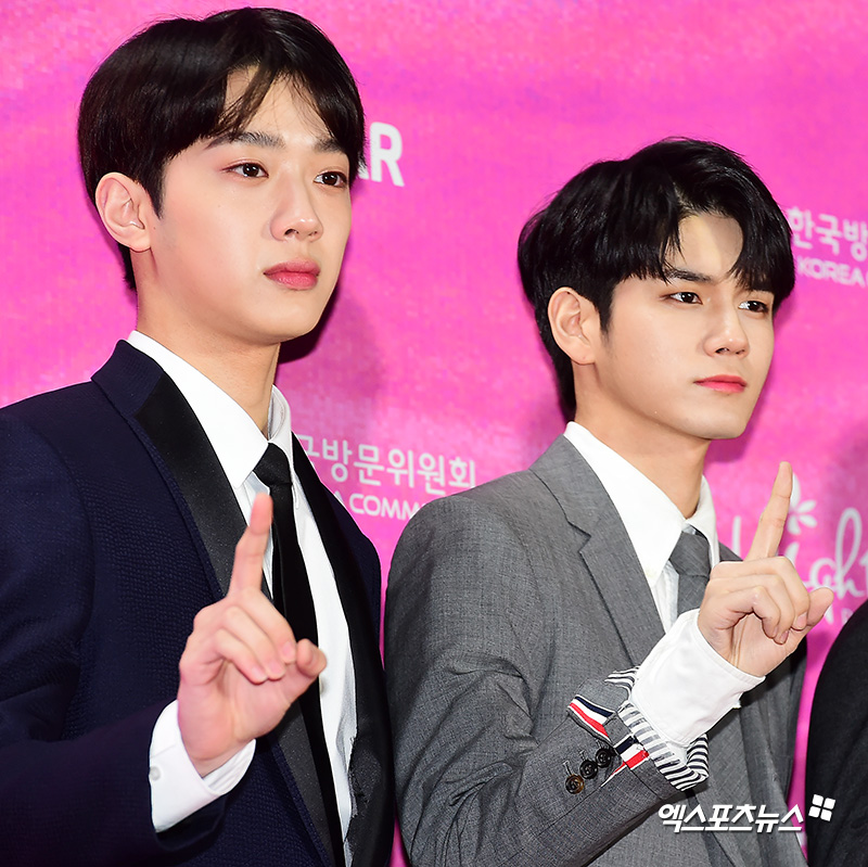 Wanna One Lai Kuan-lin and Ong Seong-wu attended the 28th High1 Seoul Song Awards ceremony held at Gocheok Sky Dome in Guro-gu, Seoul on the afternoon of the 15th.