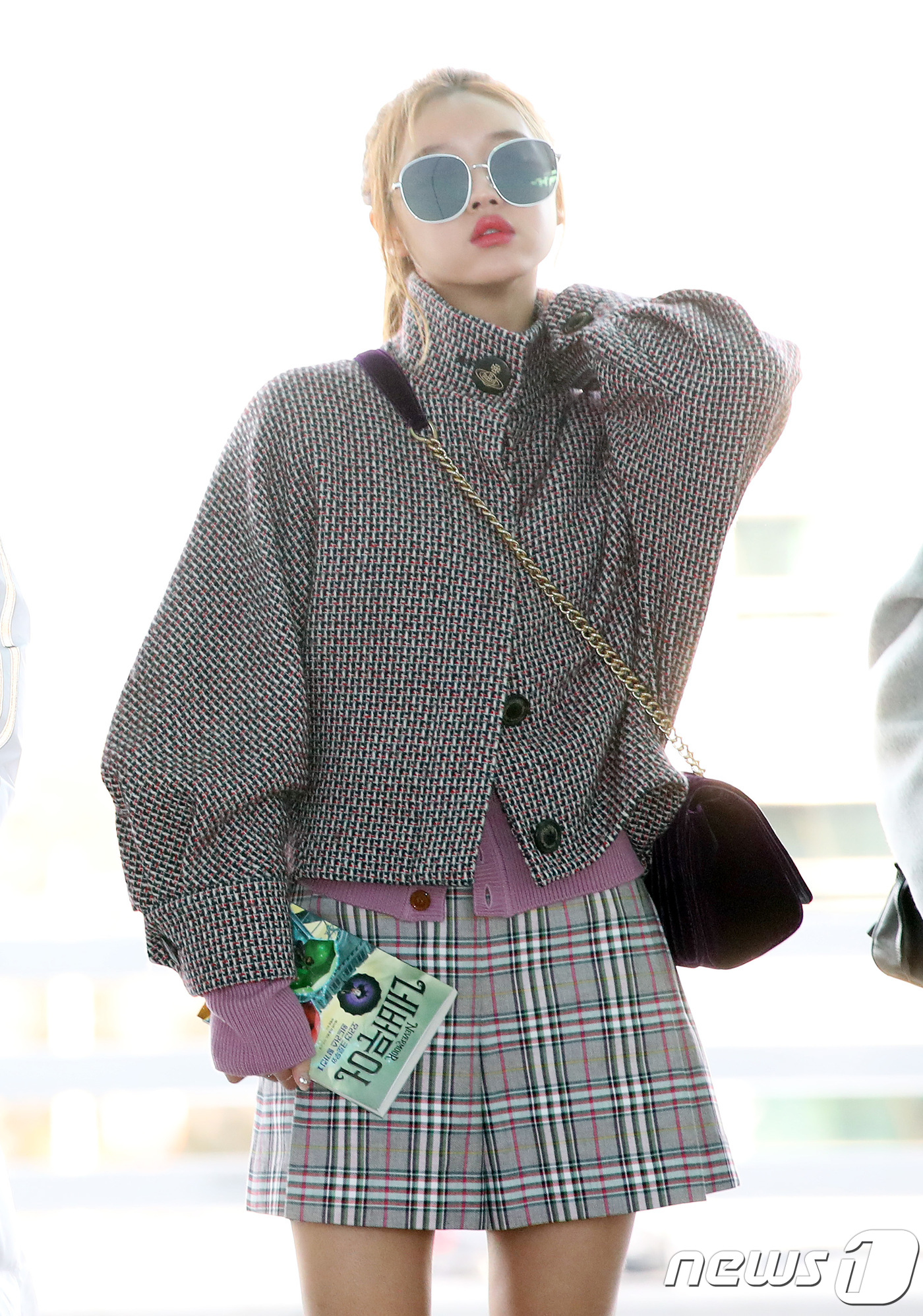 ICN airport=) = OH MY GIRL YooA is leaving for the United States via Incheon International Airport on the morning of the 16th, when he attended Concert. 2019.1.16