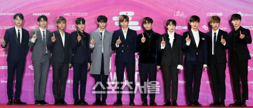 The group Wanna One conveyed its sincere heart to Wannable (Warner One Fan Club), who has been together for a year and a half at the 28th High1 Seoul Song Awards.On the 15th, the 28th High1 Seoul Song Awards were held at the Gocheok Sky Dome in Seoul. MCs were performed by Shin Dong-yeop, Kim Hee-cheol and Kim So-hyun.On this day, Wanna One won the main prize and the Fandom School Award and completely decorated the final Awards.Wanna One delivered a message to fans when he presented the Promise stage with a new feeling with arrangements.As it was the last ceremony for Wanna One to attend, the message sounded even louder.Wanna One said, I do not know what to say to thank you for shining always for the past year and a half.I will give you a better Music with the love you gave me.  I hope you will always look forward to the 11 people who are always doing your best and waiting for tomorrow to come.I will always protect you yesterday, today and tomorrow. Thank you more than anyone. I love Wannable. Wanna One was formed through Season 2 of Mnet Survival Audition Program Produce 101 in 2017.He started his Music charts Olk from his debut album 1X1=1 (TO BE ONE) released in August of the same year, causing the so-called Warner One Syndrome.Wanna Ones activities, which led to a number of hits including Energistic, Give Me Up, Spring Wind, Beautiful and Promise, ended on December 31 last year.The last schedule that Wanna One can digest is 2019 Wanna One Concert Therefore which will be held at Gocheok Sky Dome in Seoul from 24th to 27th.Wanna Ones brilliant activities to the end will be truly over on the 27th, but Wanna Ones heartfelt commitment to fans will be memorable for a long time.I announced another start, not the end, so I was more looking forward to the future.On the other hand, Wanna One members are now planning to meet fans in different ways.