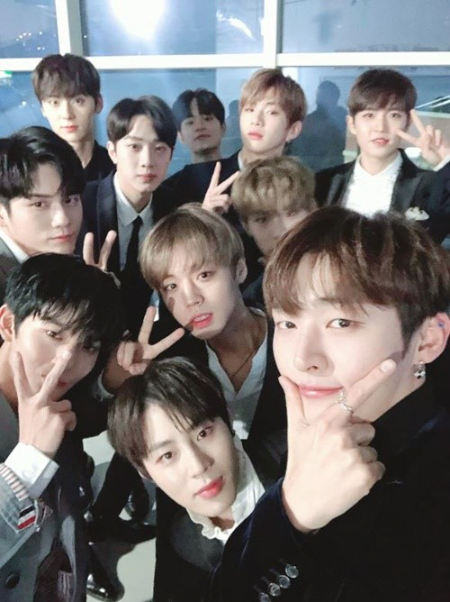 Wanna One expressed his feelings about ending the activity.Wanna One posted a group photo on the official SNS on the 15th, saying, We always have the word always, together and promise.Now everything will be a memorable memory, but we will always be together at the nearest place. Wanna One completed the official schedule after finishing the 2019 High1 Seoul Song Awards held at Gocheok Sky Dome in Guro-gu, Seoul on the 15th.They won the award and the Fandom School Award at the awards ceremony and enjoyed the honor of two gold medals.Wanna One will hold its last performance at Gocheok Sky Dome for four days from 24th to 27th and greet fans.