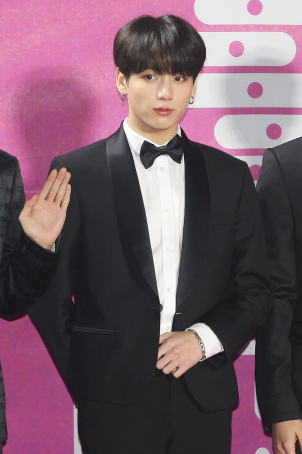 Group BTS member Jung Kook attended the 28th High1 Seoul Song Award red carpet event held at Gocheok Sky Dome in Guro-gu, Seoul on the afternoon of the 15th.BTS won three awards, including the Grand Prize, the Best Album Award, and the Main Award at the 28th High1 Seoul Song Awards. BTS won the Grand Prize for the second consecutive year only in the Seoul Song Awards.