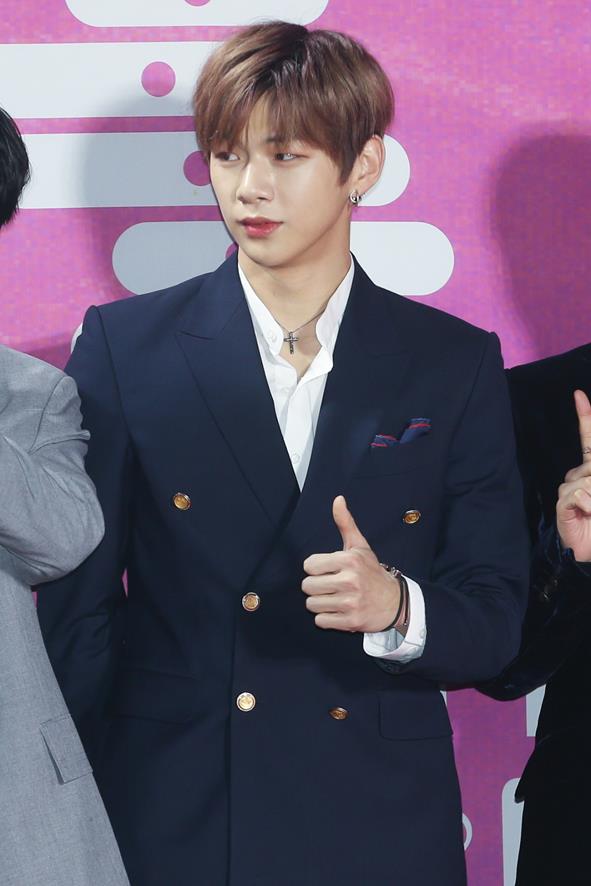 Group Wanna One member Kang Daniel attended the 28th High1 Seoul Song Award red carpet event held at Gocheok Sky Dome in Guro-gu, Seoul on the afternoon of the 15th.Wanna One, whose contract ended last year, won the Grand Prize and the Fandom School Award at the Seoul Song Awards ahead of the finale concert at the end of this month and expressed gratitude for the love of fans.