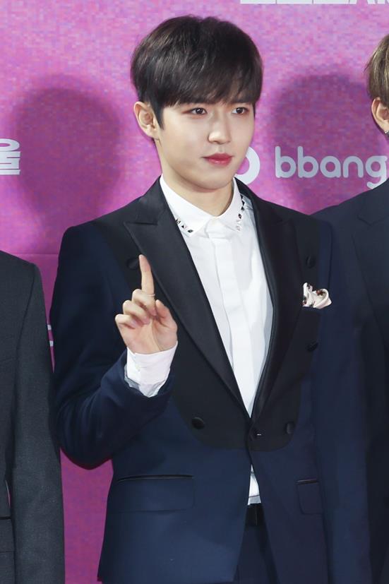 Group Wanna One member Kim Jae-hwan attended the 28th High1 Seoul Song Award Red Carpet event held at Gocheok Sky Dome in Guro-gu, Seoul on the afternoon of the 15th.Wanna One, whose contract ended last year, won the Grand Prize and the Fandom School Award at the Seoul Song Awards ahead of the finale concert at the end of this month and expressed gratitude for the love of fans.