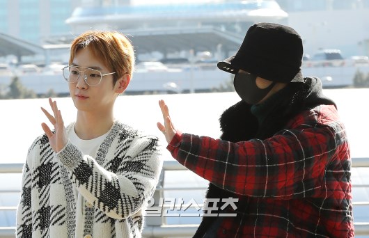 Null and Lee Tae-min are entering the departure hall.