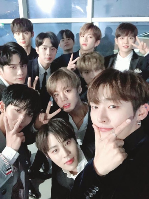 <p> Group Wanna One this is a fan club Warner Cable in anytime lets get together and promised.</p><p>Wanna One(Kang Daniel, Park Jihoon, Lee Dae-hwi, Kim Jae-Hwan, retaining properties, Woo-Jin Park, Museum, Yoon Ji-sung, Huang people, with a pool, Nebula)is the last 15 days afternoon the official Twitter of ‘2019 Seoul Music Awards’took self-portrait photos Ive posted.</p><p>Public photo belongs to suit up 11 people, members of self-personality strutting eye-catching.</p><p>“We ‘always’ ‘together’ ‘promise’the word too or you were”and “now that everything is nostalgic memories, but even then, we from the place nearest to ‘anytime’ a ‘Together’thing,”and confessed.</p><p>Meanwhile, Wanna One is the last 15 days afternoon Seoul Guro Gocheok Sky Dome held in ‘the 28th Seoul Music Awards’in 2 Kings accounted for. The stage decorated members of the “forward 11 rows than you expect to,”you said.</p>