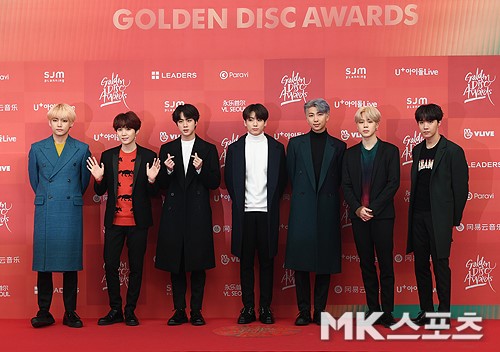 Group BTS is also Sweep various awards in 2019.BTS won the Grand Prize, the Best Album Award, and the Grand Prize at the 28th High1 Seoul Song Awards held on the 15th.Earlier, BTS won six gold medals in the 33rd Golden Disk Awards held on the 6th.In addition, BTS repackage album LOVE YOURSELF Answer ranked 78th on the Billboardss 200 on the 15th (local time).As a result, BTS started to be named Billboardss 200 for 20 consecutive weeks starting last September.In the social 50 category, the team has been ranked number one for 79 consecutive weeks, and it continues to record its longest record.