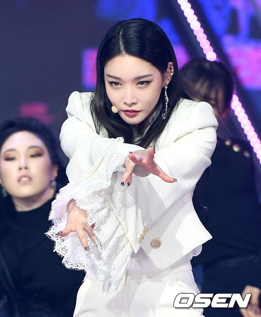 MBC Music Show Champion was broadcast live at the Ilsandong-gu MBC Dream Center in Goyang, Gyeonggi Province on the afternoon of the 16th.Singer Chungha is playing the stage