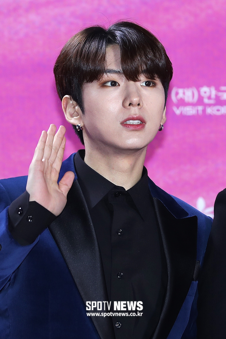 The 28th High1 Seoul Song Festival Red Carpet Event was held at Gocheok Sky Dome in Guro-gu, Seoul on the afternoon of the 15th. Monstar X Ki-hyun poses.