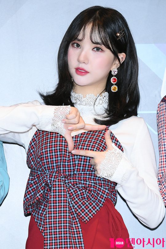 Group GFriend Eunha attended the Mnet M Countdown rehearsal photo time held at CJ E & M Center in Sangam-dong, Mapo-gu, Seoul on the afternoon of the 17th.The event was attended by Astro, Enflying, Gracie, ATIZ, Berry Berry, Lucas, Nature, Knacken, GFriend, WJSN, Labom, Cheongha, A Pink and Wannabe Sejin.