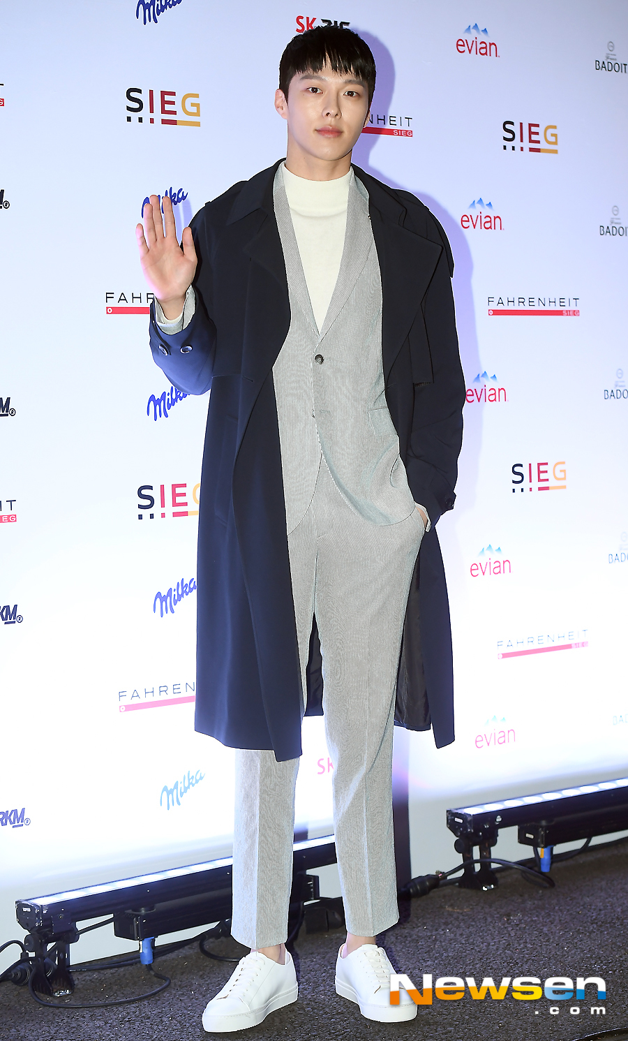Actor Jang Ki-yong attended a parent brand photo call event held at a studio in Seongsu-dong, Seongdong-gu, Seoul on the afternoon of January 17th.Jang Ki-yong poses on the day.Jung Yoo-jin