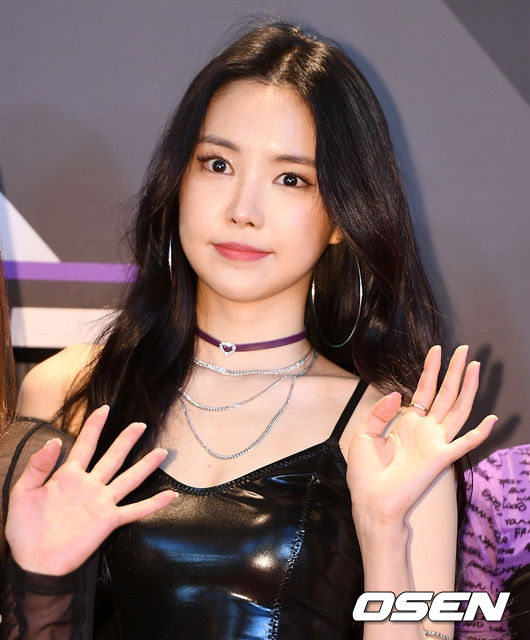Mnet M Countdown live photo wall was held at Sangam-dong CJ ENM Center in Mapo-gu, Seoul on the afternoon of the 17th.Apink Son Na-eun has photo time.