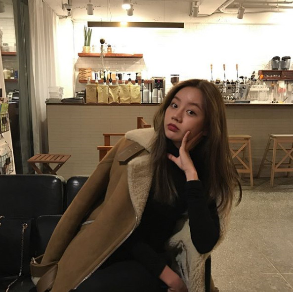 Girls Day Hyeri reveals relaxed routineHyeri posted a picture on his Instagram on the 17th without any comment.In the public photos, Hyeri is sitting on Cafe and enjoying rest.Hyeris relaxed look blends with subtle Cafe lighting to show off an extraordinary atmosphere, especially Hyeris small face and distinctive features.The netizens who watched the photos responded in various ways such as Are you traveling?, Hyeris unique beauty, I feel good to see, My goddess and Sister is not too beautiful?Meanwhile, Girls Day Hyeri is currently showing off her artistic sense by appearing on TVNs entertainment program Amazing Saturday.PhotosHyeri SNS