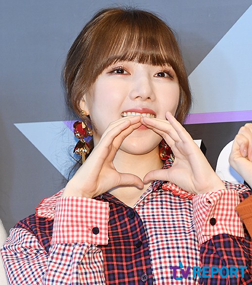 Yerin of group GFriend poses at Mnet M Countdown Photo Time held at Sangam-dong CJ E & M Center in Seoul Mapo-gu on the afternoon of the 17th.